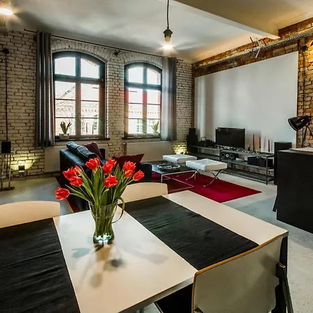 Lägenhet Loft 200m To Old Town Wi-fi *